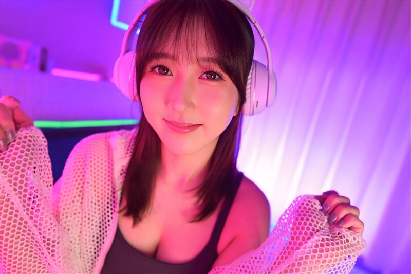 【VR】絶倫ゲーム配信者 @hibiki の裏アカ特定！DMしたらワンナイトOK 彼女のプライベートルームでリアルチン凸体験できちゃいました！！ vrprd00032