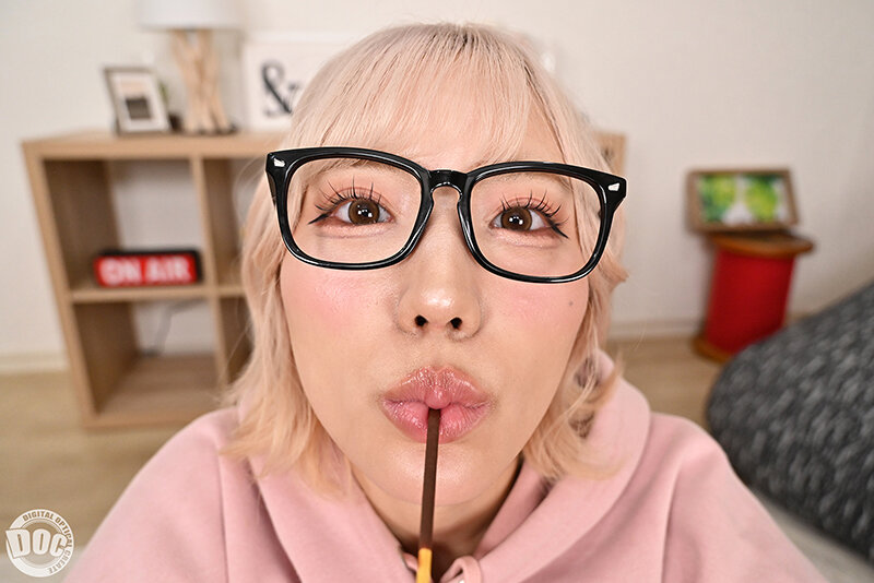 【VR】「寒いしダルくて出れない」無気力ギャルとコタツ王様ゲームで密着汗だくSEX 春陽モカ h_1711devr00013