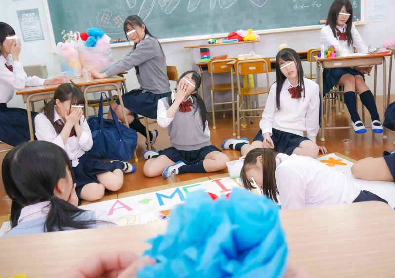【VR】HQ超激的高画質 去年まで女子校だった学校で男子はボクら2人だけ!毎日イジメられてムカつくから文化祭の準備中に『睡眠薬』で全員眠らせてイタズラしまくり!ハメまくって復讐!!寝てるだけだとつまらないから『媚薬』も飲ませて強●発情!超淫乱に豹変した…VR apvr00007