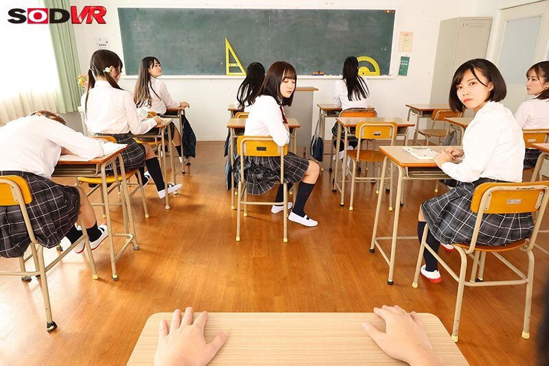 【VR】【8K】シン・学校掃除の時間 教室・廊下 雑巾がけパンチラVR 13dsvr01724
