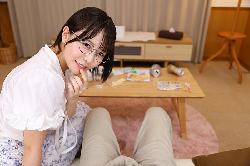 【VR】【8K VR】酔って無意識近距離挑発しちゃった負けず嫌いのバ先の地味メガネちゃんは、押し倒すと恥ずかしがりながらも夜通しセックスしてしまうエロギャップ持ちだった 柏木こなつ urvrsp00408