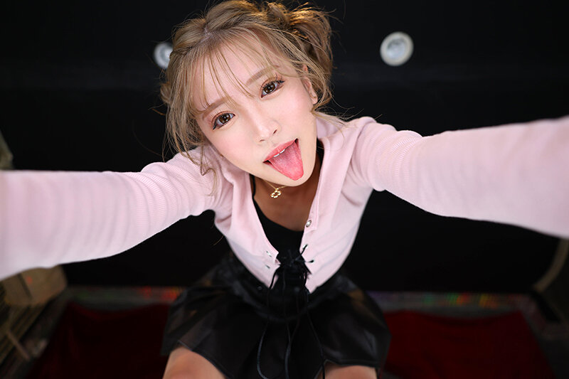 【VR】【8K VR】超天井特化JOI!トロ甘イジワルSギャルに圧迫見下ろしされながら、淫語交じりの淫靡手コキ×濃蜜フェラ×ヌチュクチュ密着騎乗位でエンドレス射精管理されちゃえ! 小那海あや urvrsp00465
