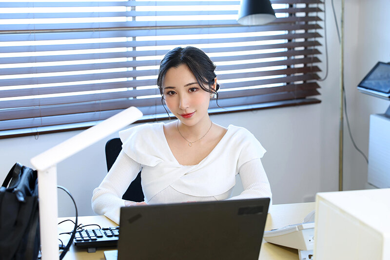 【VR】【8K VR】僕が夜通し仕事に没頭できるのは、漫画BODYな女上司が、みんなが帰った後に超天井特化アングル‘よしよーし‘おっぱい吸い杭打ちピストンで無限に射精させられるから。北野未奈 urvrsp00476
