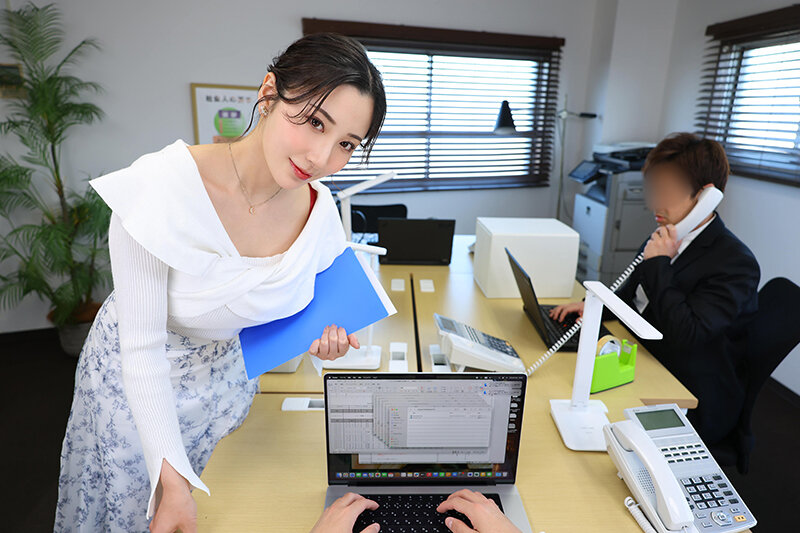 【VR】【8K VR】僕が夜通し仕事に没頭できるのは、漫画BODYな女上司が、みんなが帰った後に超天井特化アングル‘よしよーし‘おっぱい吸い杭打ちピストンで無限に射精させられるから。北野未奈 urvrsp00476
