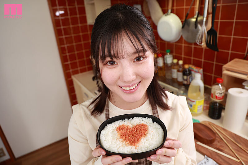 【VR】僕のお弁当を毎日作ってくれる世話焼き彼女 裸エプロンからはみ出す乳首がかわいくて料理中なのにおっぱじまっちゃった付き合いたての大学生の巨乳彼女と同棲性活 小鈴みかん mdvr00361
