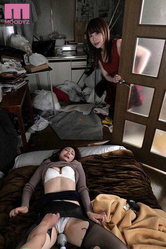 【VR】【隣人トラブルVR】隣に住む母娘がボクの部屋のゴミを片付けてほしいとクレームを入れてきたので、部屋に連れ込みゴミ部屋レ○プ！！ 娘の前で母を犯した後に、娘も●す！！ mdvr00167