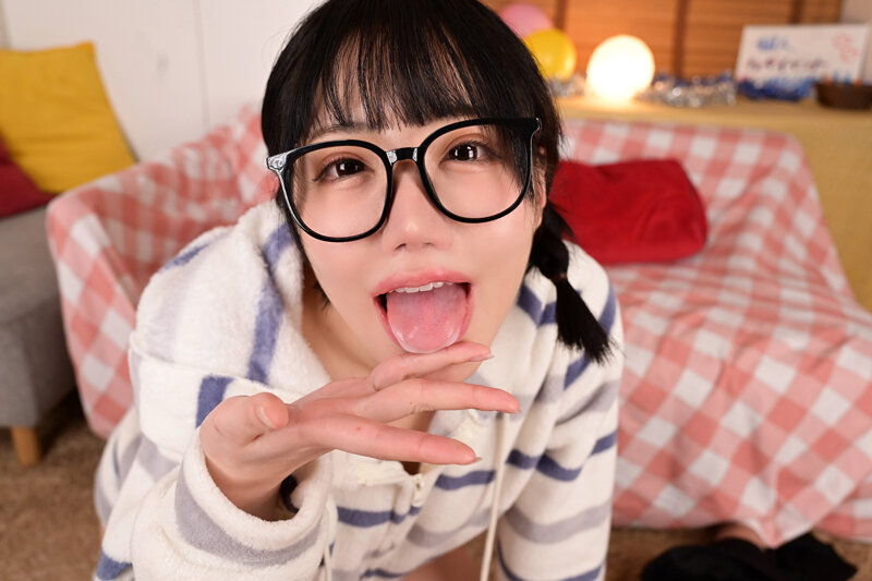 【VR】【8K】地下ドルの唾液たっぷり◆キスキス騎乗位VRベロチュウ接近・唾飲み放題・圧倒的多幸感【裏OP・初回限定】真面目な地下ドルのエロすぎる濃厚体液交換にトロけ過ぎて沼ってしまった僕『やや』 vrprd00115