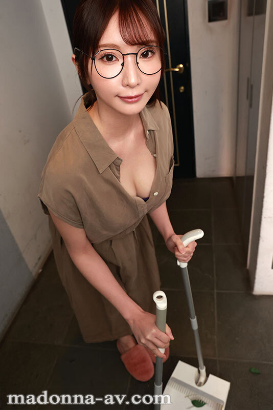 【VR】新妻ゆうか 初VR 単身赴任先でムラムラが収まらず行ってしまったメンズエステでお隣の地味奥さんと遭遇…。隣人妻と身体の相性が抜群で、本番NGのはずが求められるまま中出しSEXしまくった僕。超高画質8K juvr00245