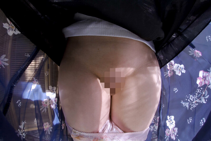 【VR】スカートの中に潜りたい できればパンツも下ろして欲しい komz00095