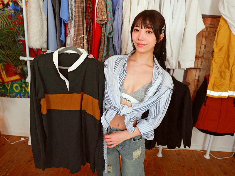 【VR】イ●スタの着替え動画で客を釣る美女店員の密着スポブラ接客にたまらず勃起チ○ポ見せたら向こうも発情こっそりフェラチオ試着室アヘ声押し殺しサイレント中出し 尾崎えりか ajvr00272