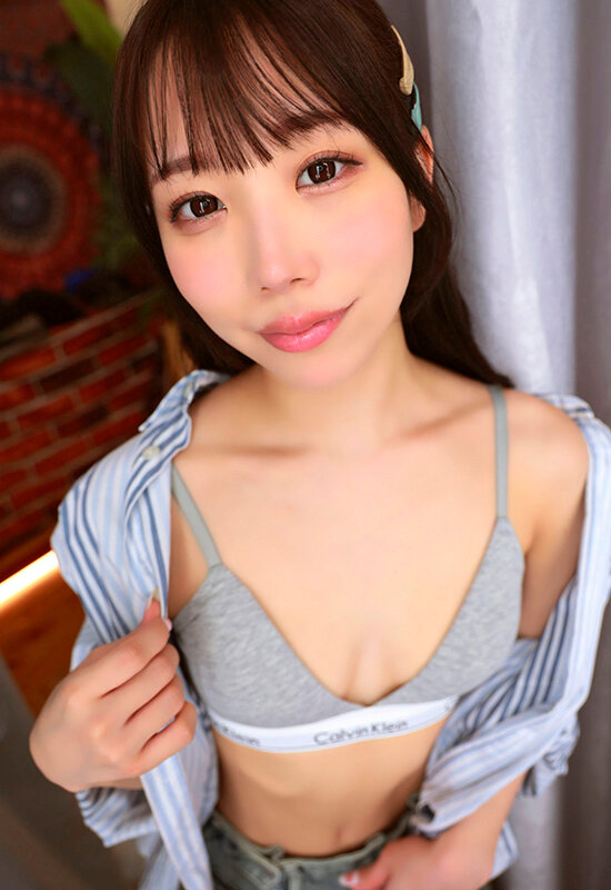 【VR】イ●スタの着替え動画で客を釣る美女店員の密着スポブラ接客にたまらず勃起チ○ポ見せたら向こうも発情こっそりフェラチオ試着室アヘ声押し殺しサイレント中出し 尾崎えりか ajvr00272