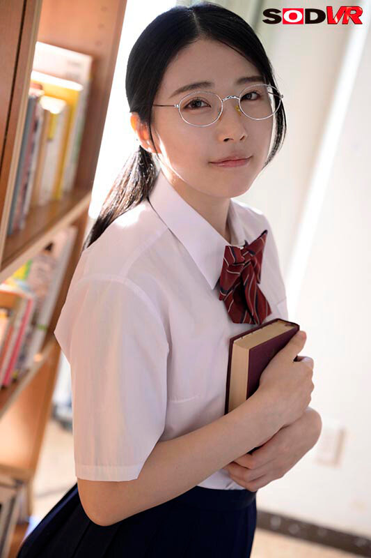 【VR】【8K】地味で真面目な図書委員の皆月さんは、実はドスケベ変態女。射精しても抜かずに腰振られ杭打ちピストンで連続中出し！ 皆月ひかる 13dsvr01803