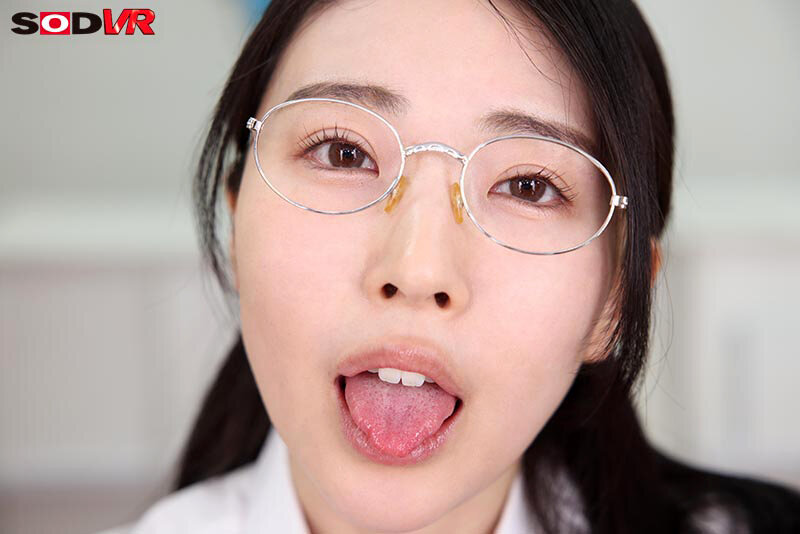 【VR】【8K】地味で真面目な図書委員の皆月さんは、実はドスケベ変態女。射精しても抜かずに腰振られ杭打ちピストンで連続中出し！ 皆月ひかる 13dsvr01803