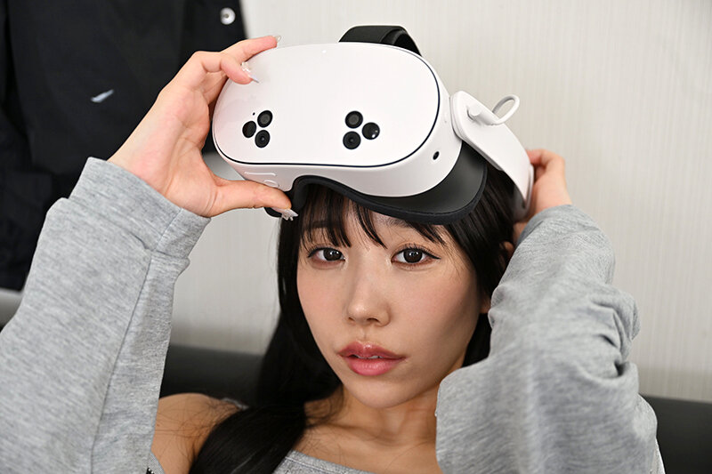 【VR】俺の部屋で勝手にVR動画を見てオナってる姉貴をそのままイカせてヤッた 尾崎えりか vrprd00136