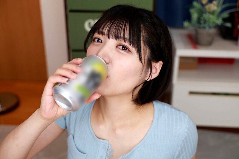 【VR】天井特化アングルVR ～終電がなくなったバイトの先輩ユミと僕の部屋で1泊～ 虹村ゆみ vrkm01679