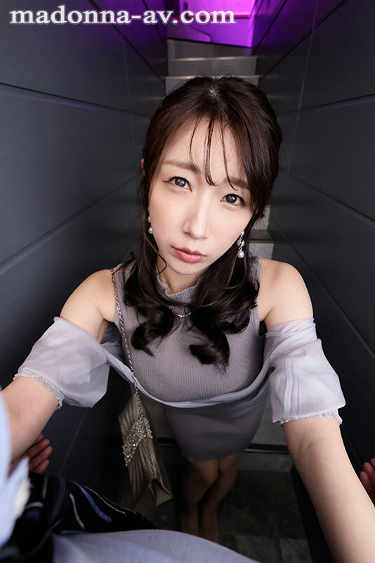 【VR】初VR三比菜々美 「終電、なくなっちゃったみたいですね…。」 結婚式の二次会終わり 新婦の友人・菜々美さんと まさかのワンナイトラブSEX 超高画質8K サンプル