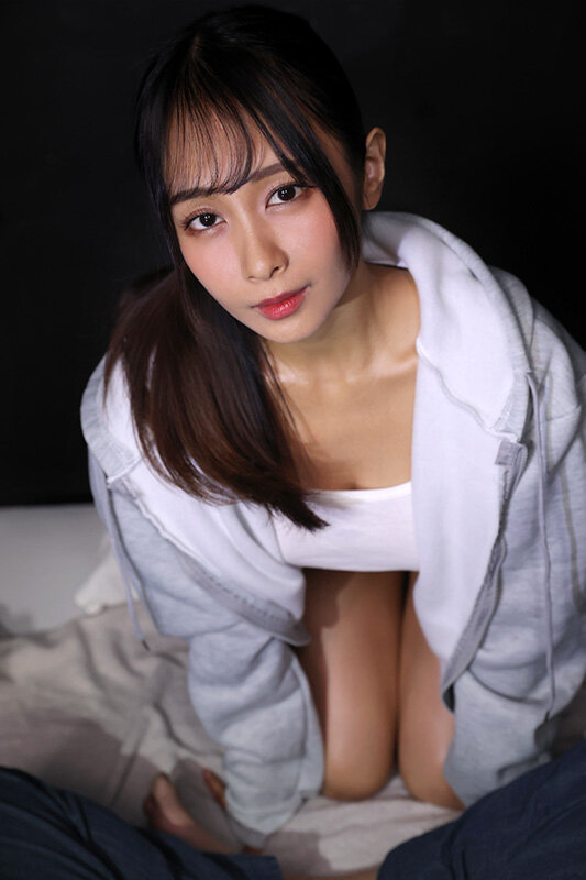 【VR】【8K】隣の部屋に住むバツイチの巨乳美人に勝手に忍び込まれ夜●いされて… 逢見リカ サンプル