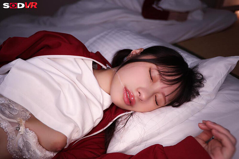 【VR】【8K】修○旅行の夜…地味メガネ同級生の布団に潜り込み強引夜○い!抵抗するも密着ピストンビショビショ濡れ快楽堕ち性交 松井日奈子 サンプル
