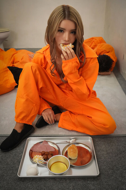 【VR】囚人キメセク。刑務官の興味本位で押収●物を与えられたSEXドラッグ中毒者が、獣のように痴女化してチ●ポに襲い掛かる壮絶アクメ姦。 黒咲華 サンプル