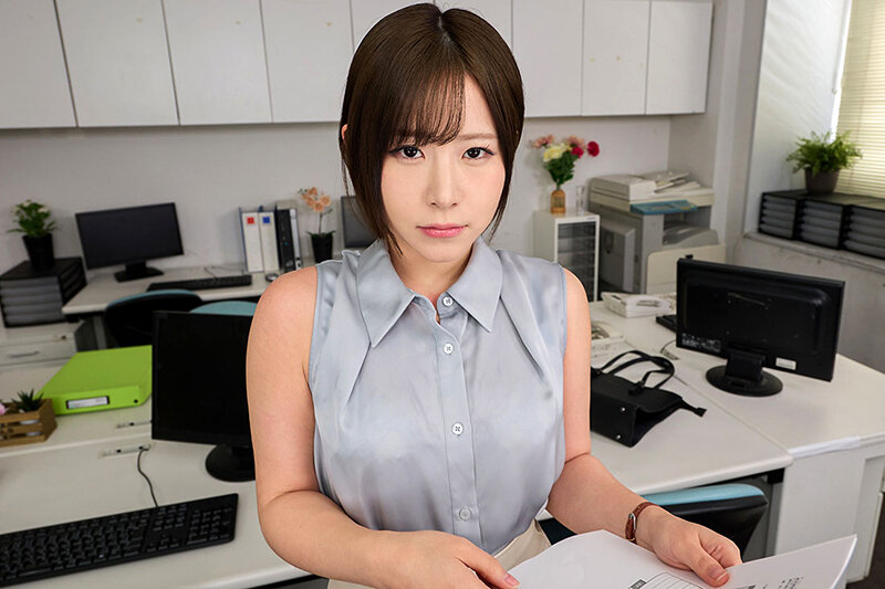 【VR】匂いセクハラ エアコンも節約した弱小会社にて。汗ダクダクで匂いムレムレの煮詰まった香りを嗅がせてくる女上司との残業夜 沙月恵奈 サンプル