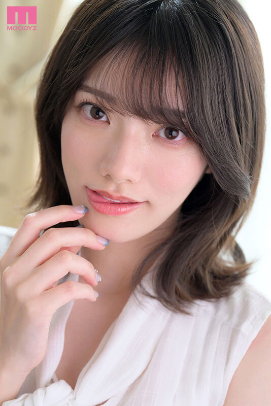 【VR】【ベロキス顔面特化VR】久しぶりに会った従姉妹の玲奈ちゃんがビビるほど大人っぽく綺麗で圧倒されたが、 お酒が入ったらまさかのキス魔。バグった距離感で僕を襲い最高顔面ビジュに見つめられながらイカされた幸せ射精！ 宮下玲奈 サンプル