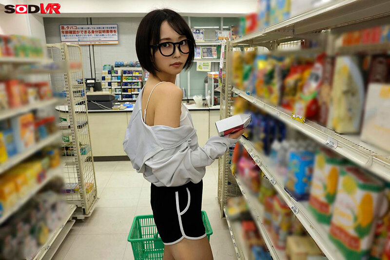 【VR】【8K】【追跡視点】深夜、コンビニで見かけた無防備スレンダー女子を追跡姦。 自宅に押し入りレ×プVR サンプル