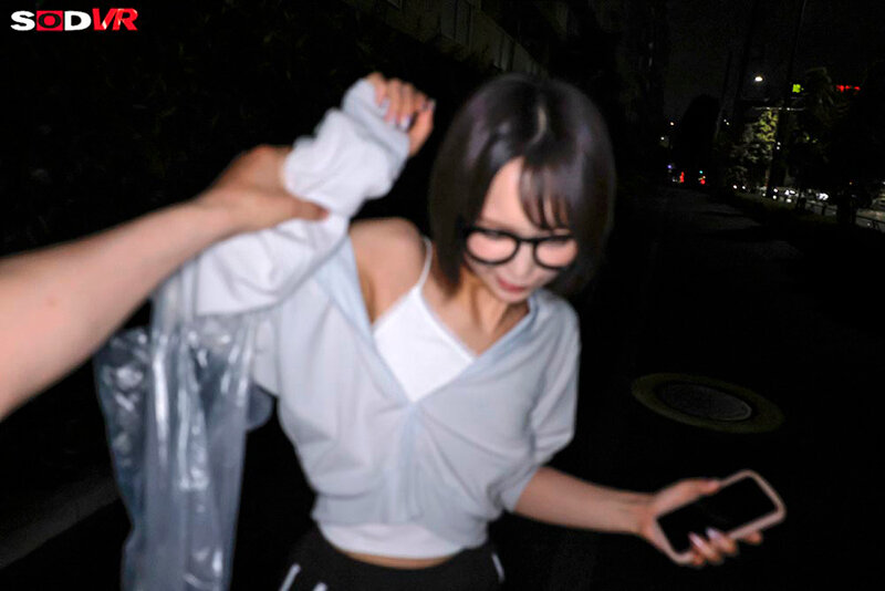 【VR】【8K】【追跡視点】深夜、コンビニで見かけた無防備スレンダー女子を追跡姦。 自宅に押し入りレ×プVR サンプル