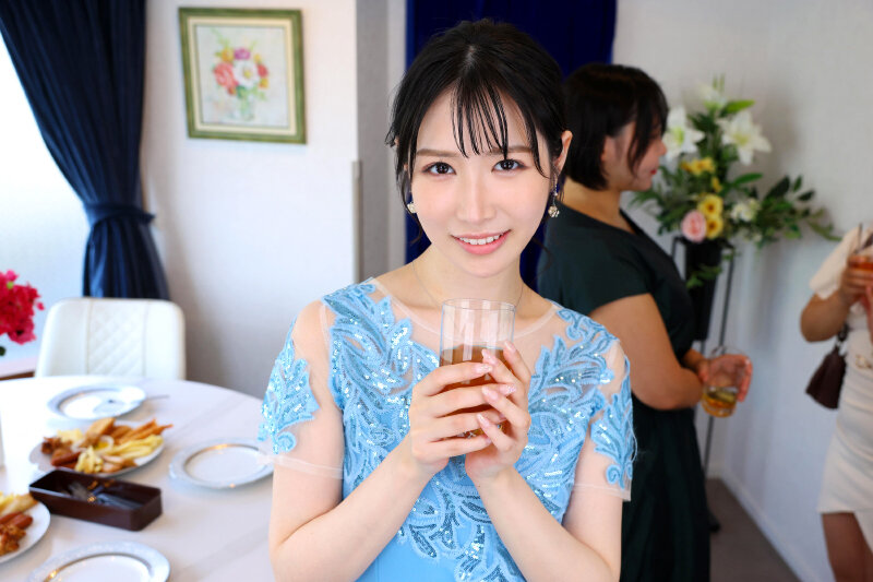 【VR】【8K】同窓会で再会した元カノと離れた数年を確かめ合う……情熱的にカラダを重ねるワンナイトSEX りお サンプル