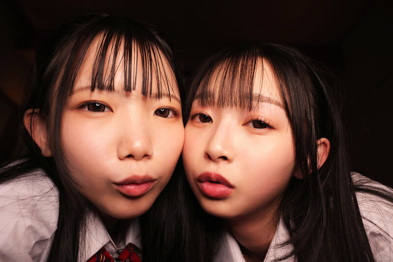 【VR】【8K】教え子に童貞がバレてしまった僕…クラスで1番と2番に可愛いと言われている生徒に夜〇いされ何発も精子を搾取されました サンプル