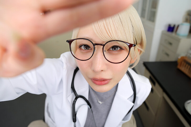 【VR】薬学部の准教授に風邪の新薬を投与されると…なぜか勃起がとまらない！？ 何度抜いてもガン立ち状態の僕に謝罪と射精を繰り返すザー汁まみれ治験。 弥生みづき サンプル