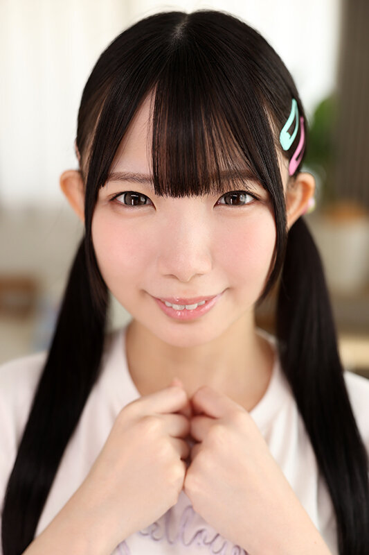 【VR】これぞ8K！顔面特化アングルVR ～姪っ子・日菜乃のノーパン追いかけっこ～ 南日菜乃 サンプル