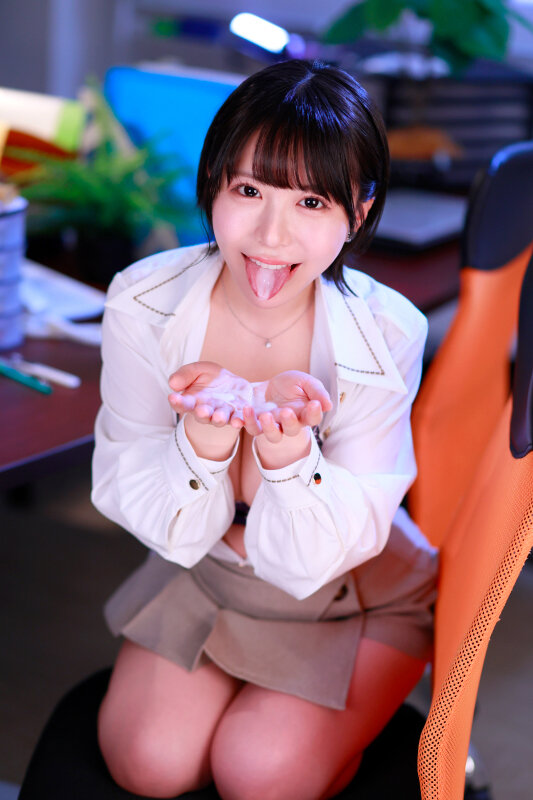 【VR】【8K】残業分、射精サポート！先輩が濃厚じゅぽフェラと見つめ手コキと社内に響く程激しく腰を打ち付けるスパイダー騎乗位とお返しピストンで中出し連発セックス 柏木こなつ サンプル